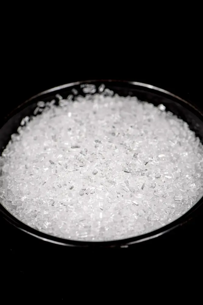 Magnesium sulphate Black bowl of magnesium sulphate showing the white crystals.