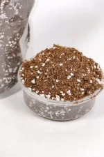 Close-up of the peat and perlite mix in a 1 dm³ bag.