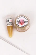 1 and 5g keiki paste next to each other.