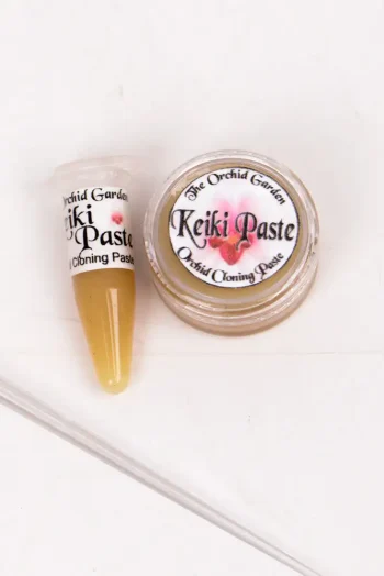 1 and 5g keiki paste next to each other.